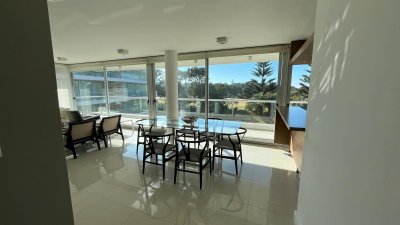 Apto de 3 dormitorios, con parrillero propio - Playa Brava