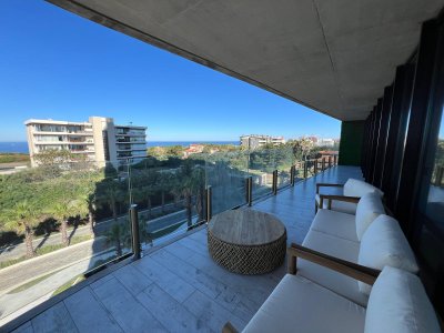 Torre de alta gama! Apto de 3 suite mas dependencia y todos los servicios!
