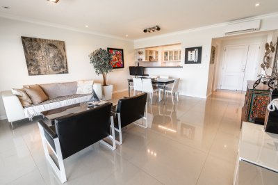 Venta de Apartamento 2 DORMITORIOS en Playa Mansa, Punta del Este.