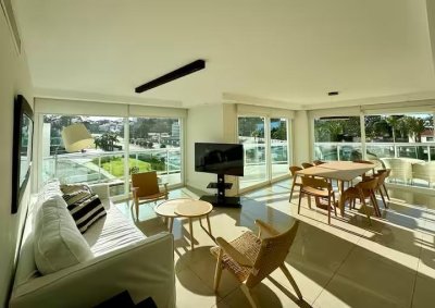 Apto en torre de alta gama, 2 suites dep, TEMP 2026 - Playa Mansa