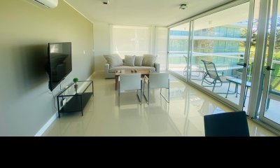 Apto en venta de 3 dormitorios, con parrillero propio - Playa Brava