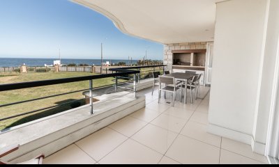 Venta de Apartamento 2 DORMITORIOS en Playa Mansa, Punta del Este.