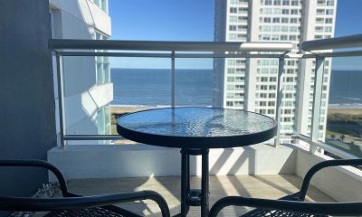 Departamento, 2 dormitorios dep, con parrillero y servicios- Playa Brava