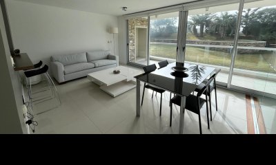 Apto en venta en la Brava de un dorm en suite, con barbacoa y servicios