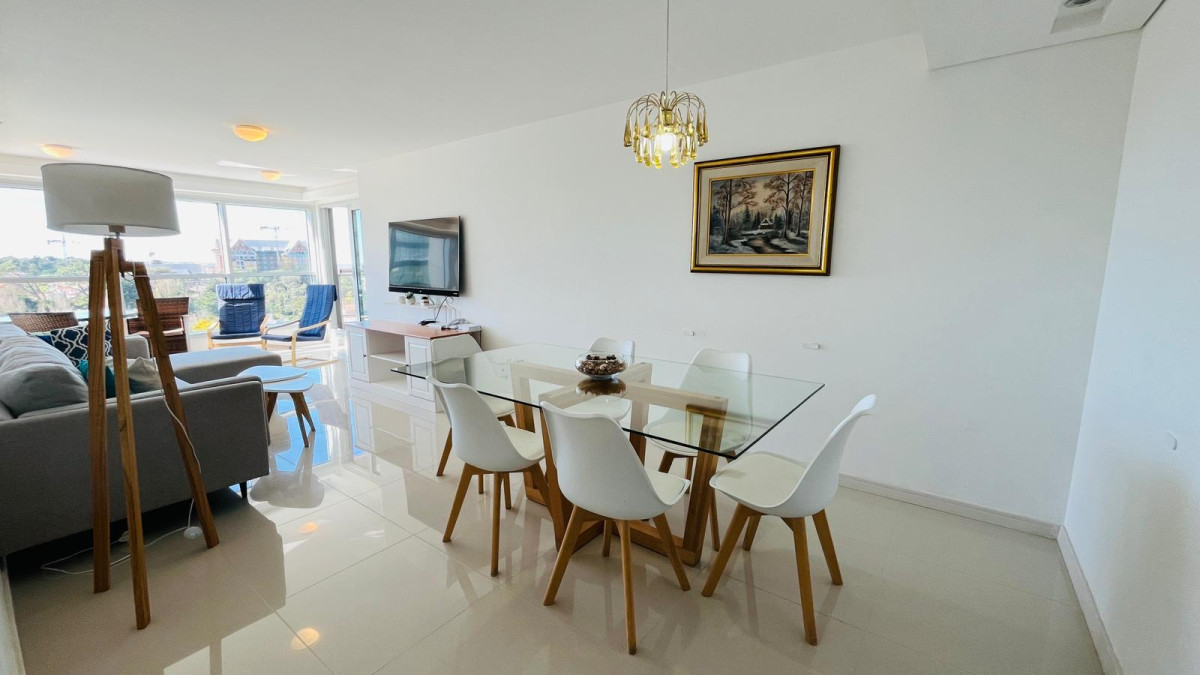 Apto a pasos del mar, 2 dorm + dep, parrillero