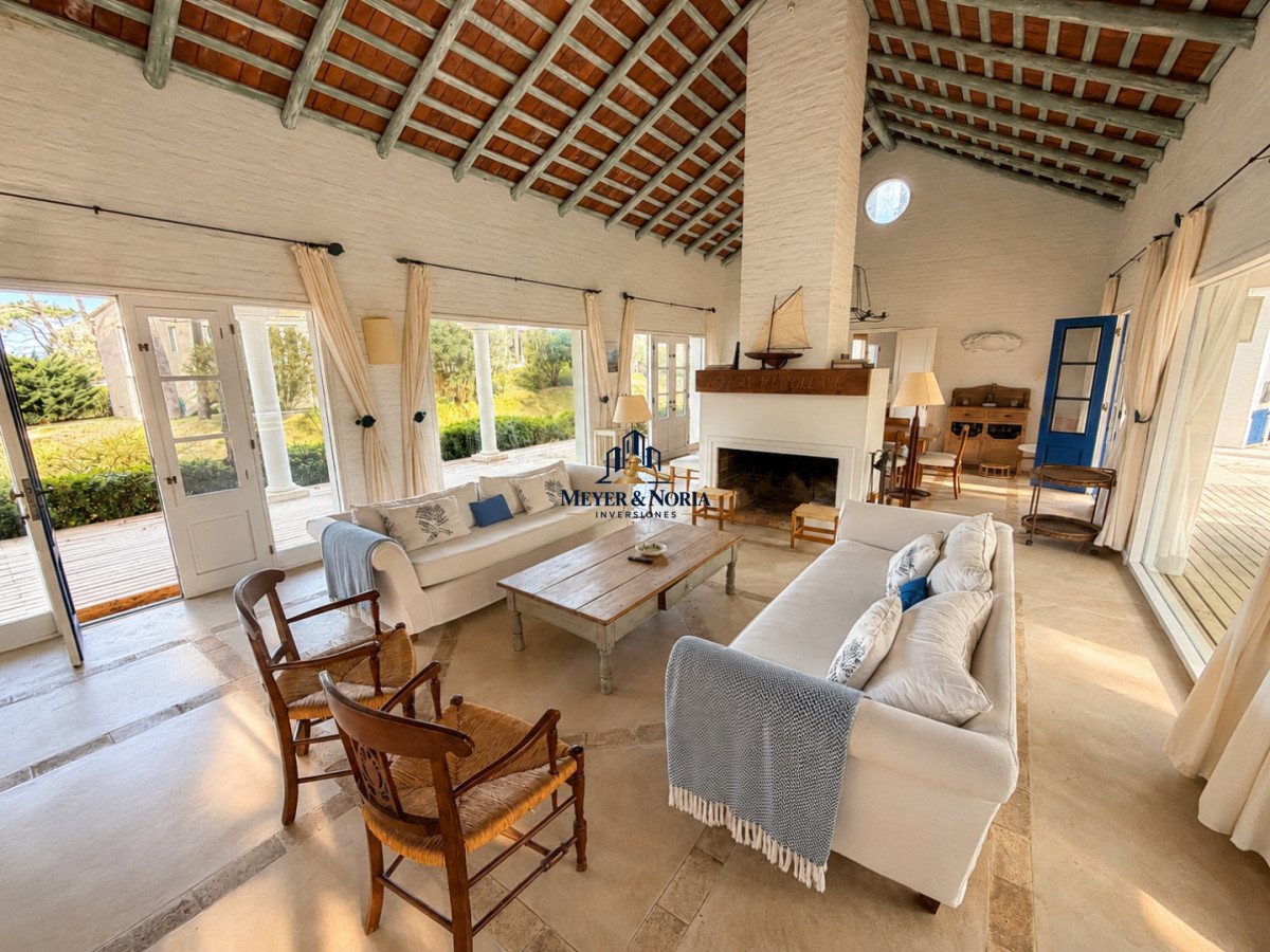 Casa ID.269 - Amplia casa con jardin y entorno arbolado