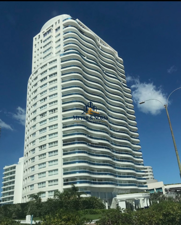 Apartamento ID.268 - Espectacular Apartamento Frente al Mar - Piso Alto en Beverly Tower, Parada 5 de Playa Mansa