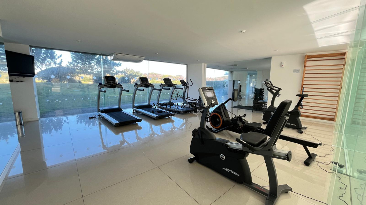Apartamento ID.51 - Apto en Playa Brava, 3 suite mas dep y baño de servio, terraza con parrillero, servicios