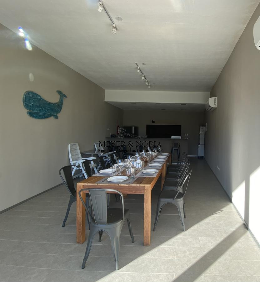 Apartamento ID.8 - Departamento, 2 dormitorios dep, con parrillero y servicios- Playa Brava