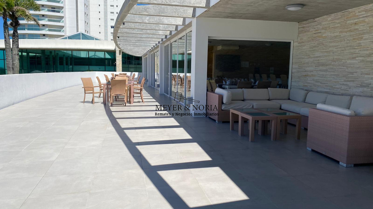 Apartamento ID.15 - Torre de alta gama, vista al mar, 2 dorm más servicio- Playa Mansa