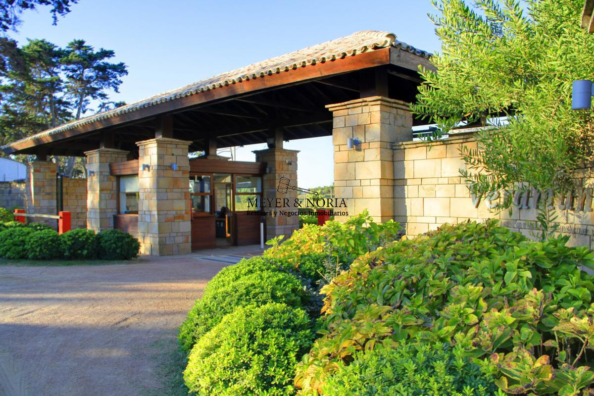 Apartamento ID.44 - Venta de apto alta gama. dos dormitorios, todos los servicios 