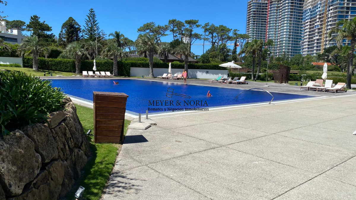 Apartamento ID.15 - Torre de alta gama, vista al mar, 2 dorm más servicio- Playa Mansa