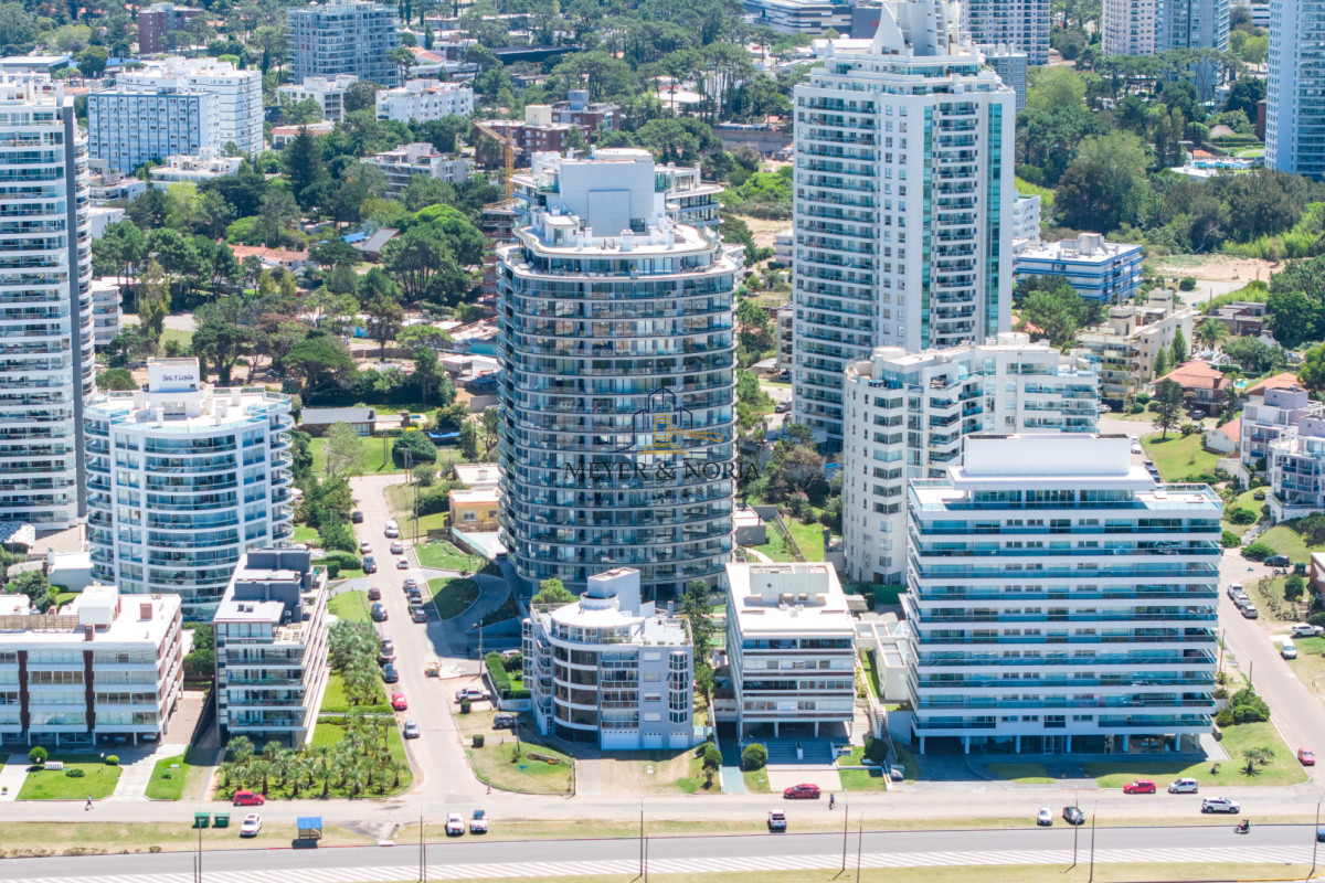 Apartamento ID.126 - Apartamento de 2 dormitorios con vista al mar, Punta del Este Playa Brava