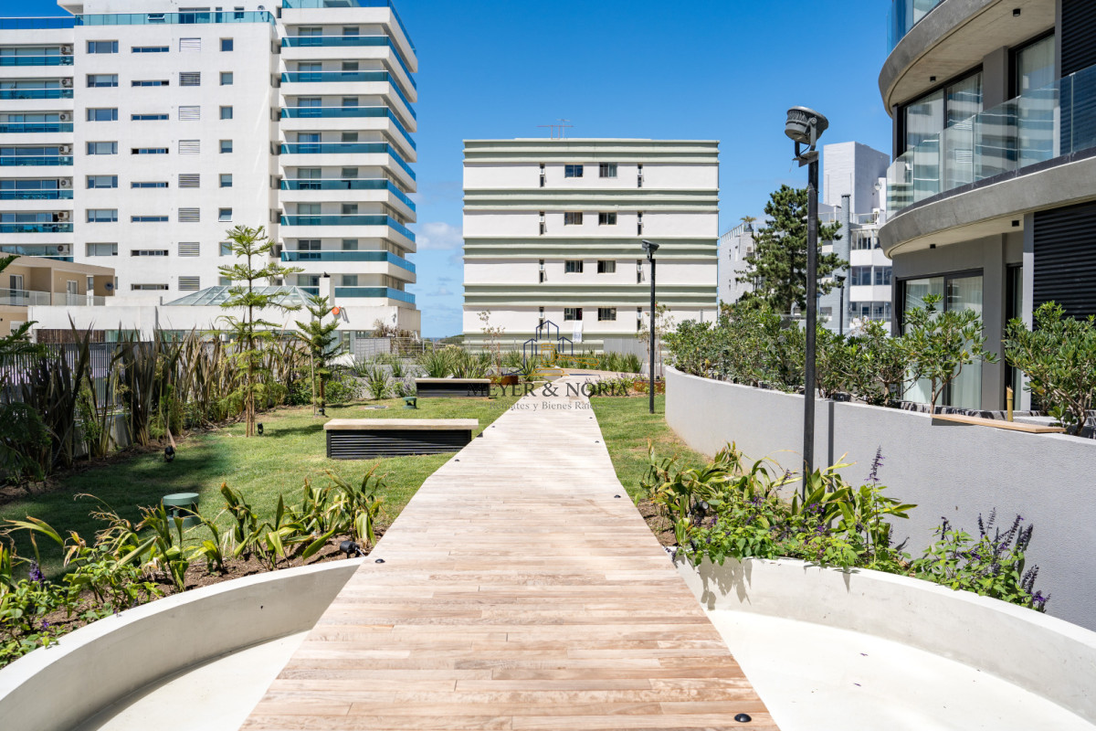 Apartamento ID.126 - Apartamento de 2 dormitorios con vista al mar, Punta del Este Playa Brava