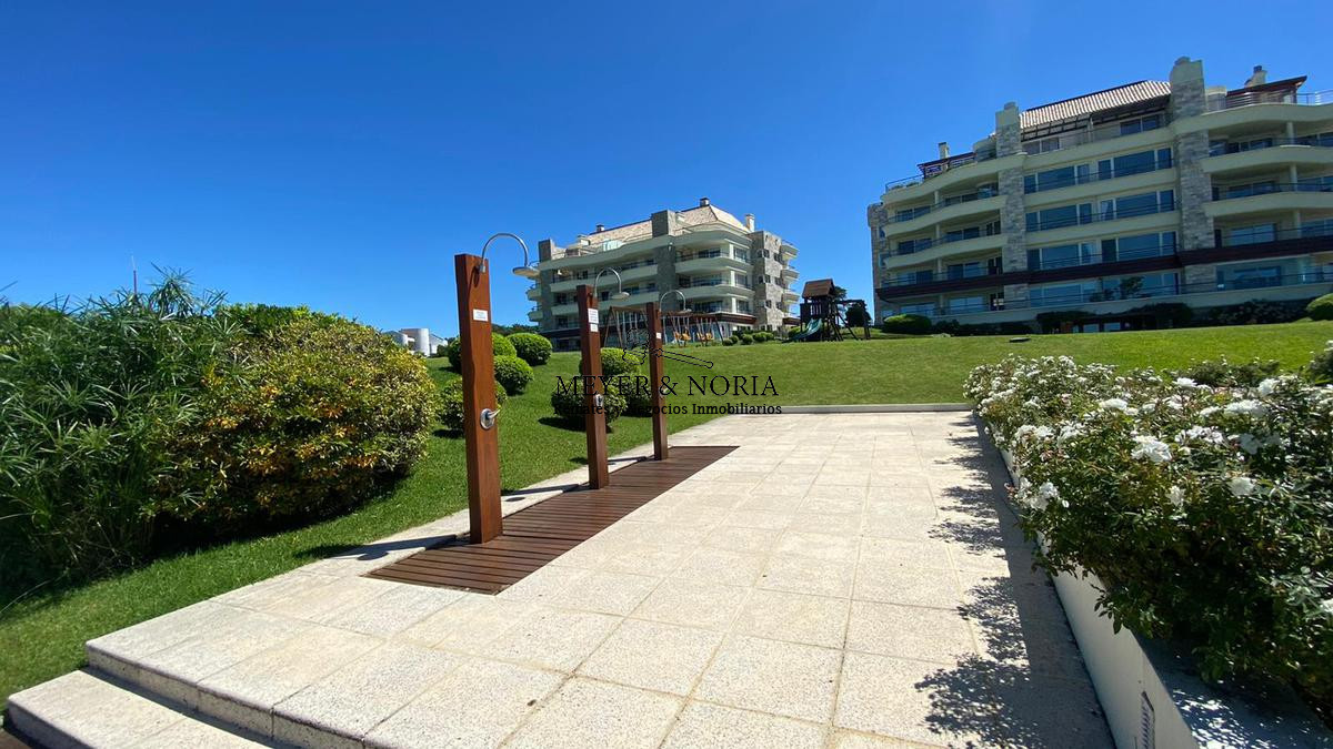 Apartamento ID.44 - Venta de apto alta gama. dos dormitorios, todos los servicios 
