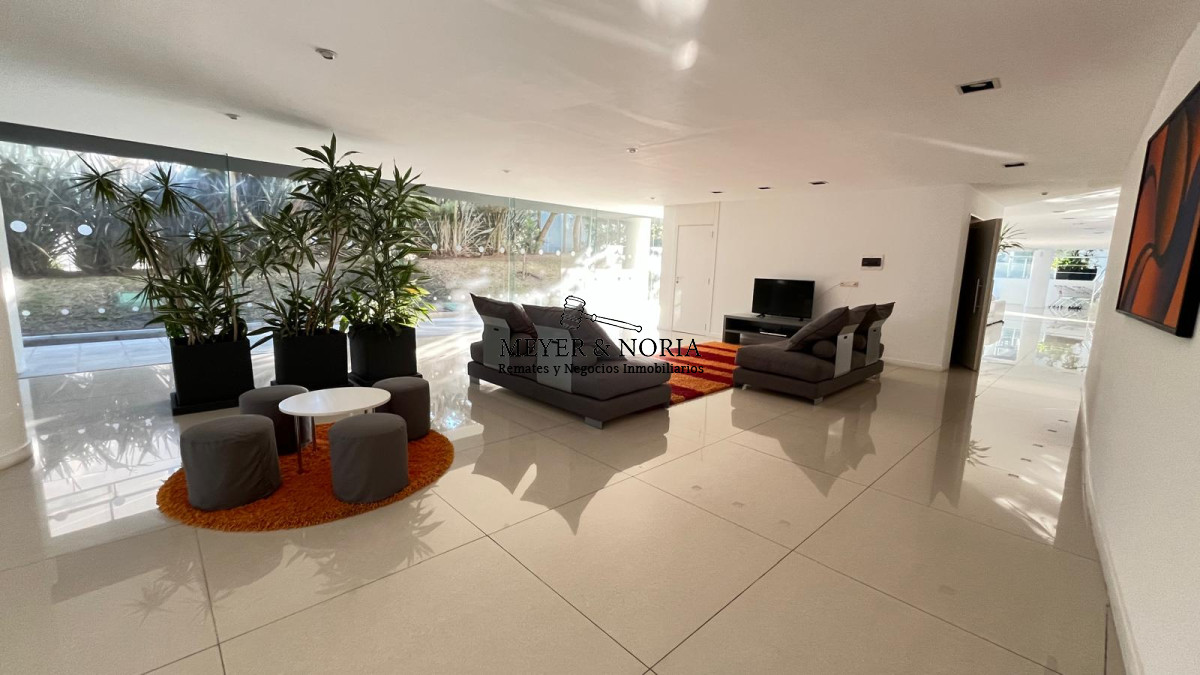 Apartamento ID.51 - Apto en Playa Brava, 3 suite mas dep y baño de servio, terraza con parrillero, servicios
