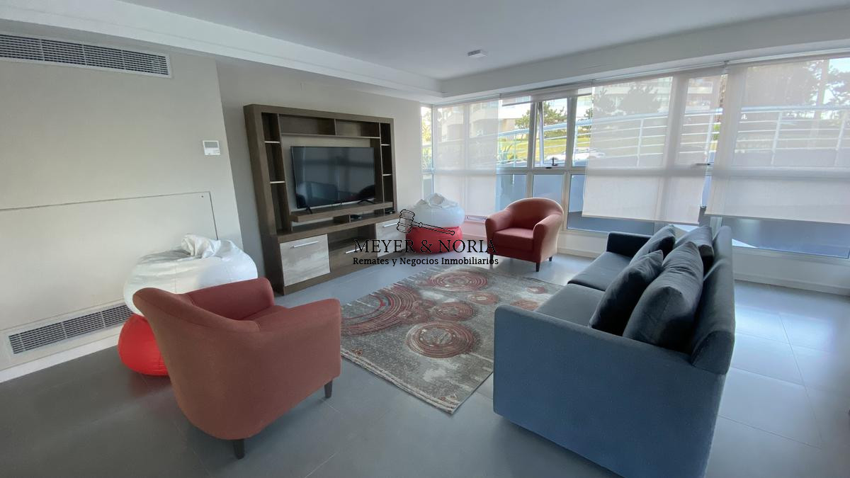 Apartamento ID.8 - Departamento, 2 dormitorios dep, con parrillero y servicios- Playa Brava