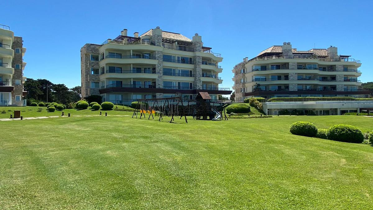 Apartamento ID.44 - Venta de apto alta gama. dos dormitorios, todos los servicios 