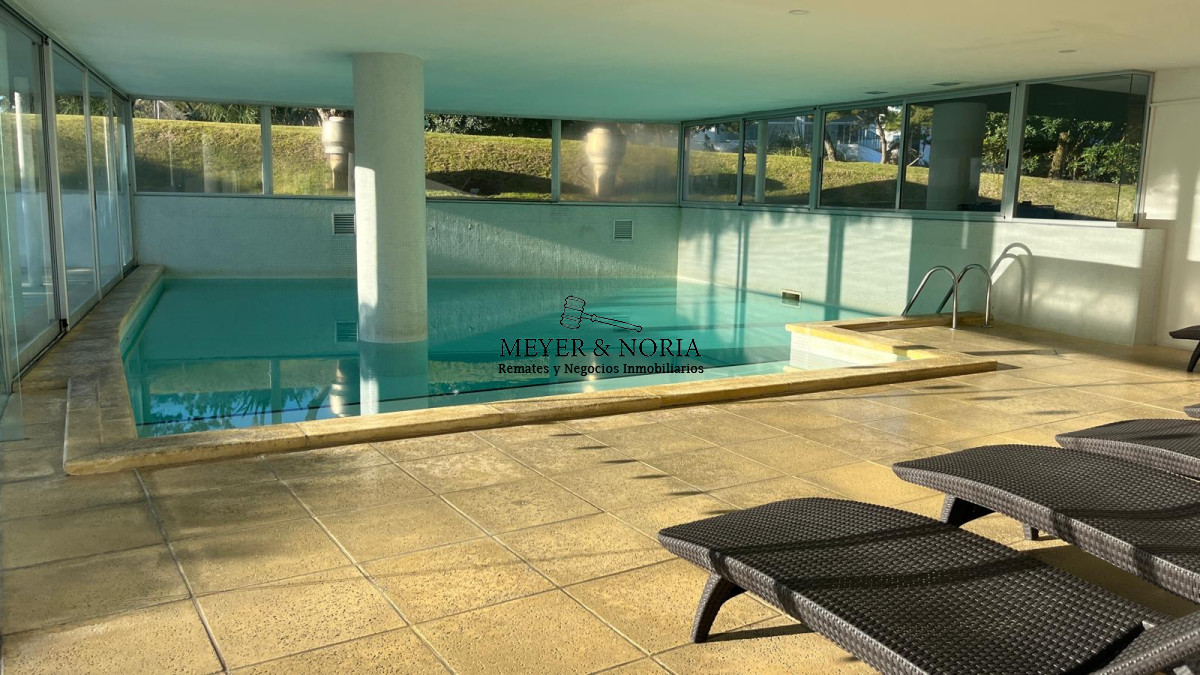 Apartamento ID.51 - Apto en Playa Brava, 3 suite mas dep y baño de servio, terraza con parrillero, servicios