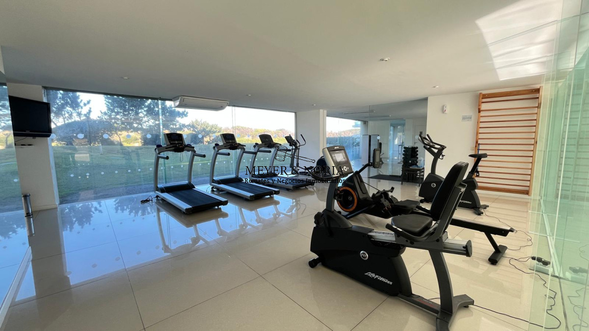 Apartamento ID.51 - Apto en Playa Brava, 3 suite mas dep y baño de servio, terraza con parrillero, servicios