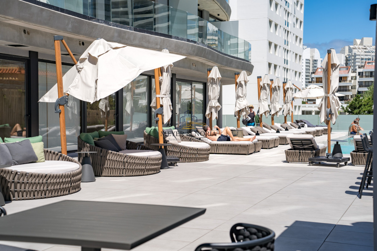 Apartamento ID.126 - Apartamento de 2 dormitorios con vista al mar, Punta del Este Playa Brava