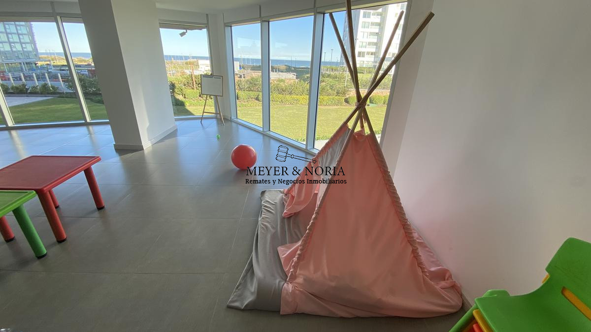 Apartamento ID.8 - Departamento, 2 dormitorios dep, con parrillero y servicios- Playa Brava