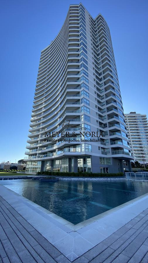 Apartamento ID.8 - Departamento, 2 dormitorios dep, con parrillero y servicios- Playa Brava