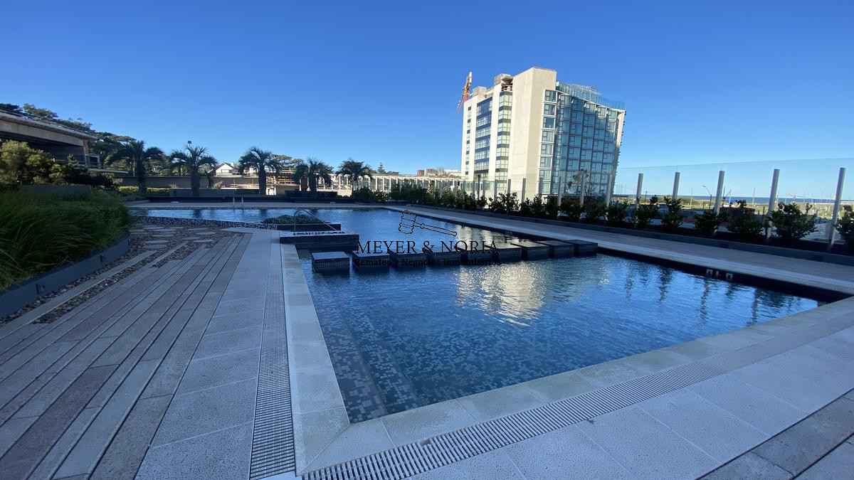 Apartamento ID.8 - Departamento, 2 dormitorios dep, con parrillero y servicios- Playa Brava