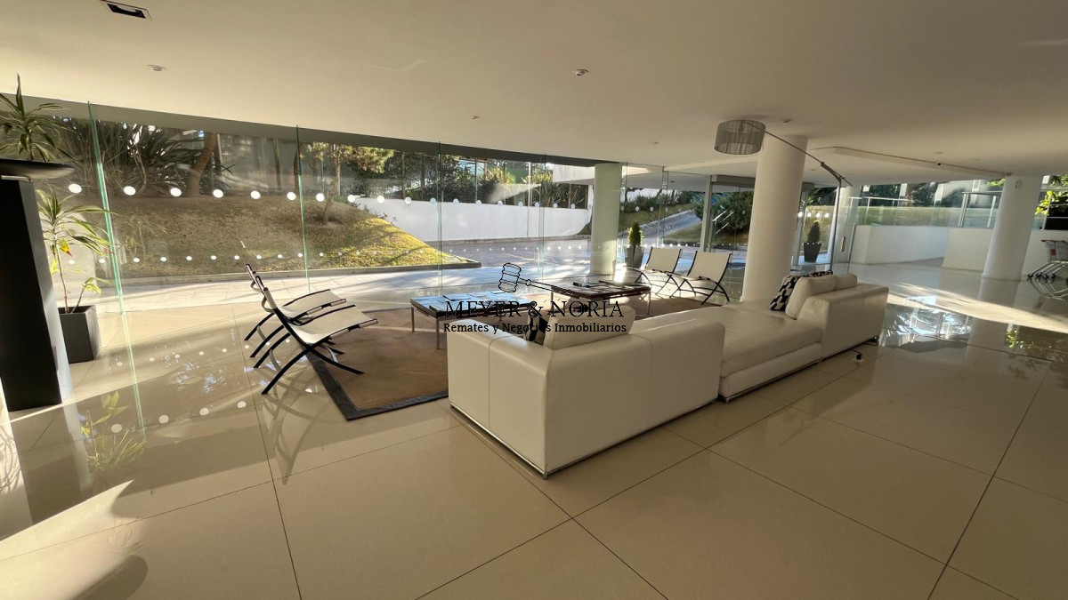 Apartamento ID.51 - Apto en Playa Brava, 3 suite mas dep y baño de servio, terraza con parrillero, servicios