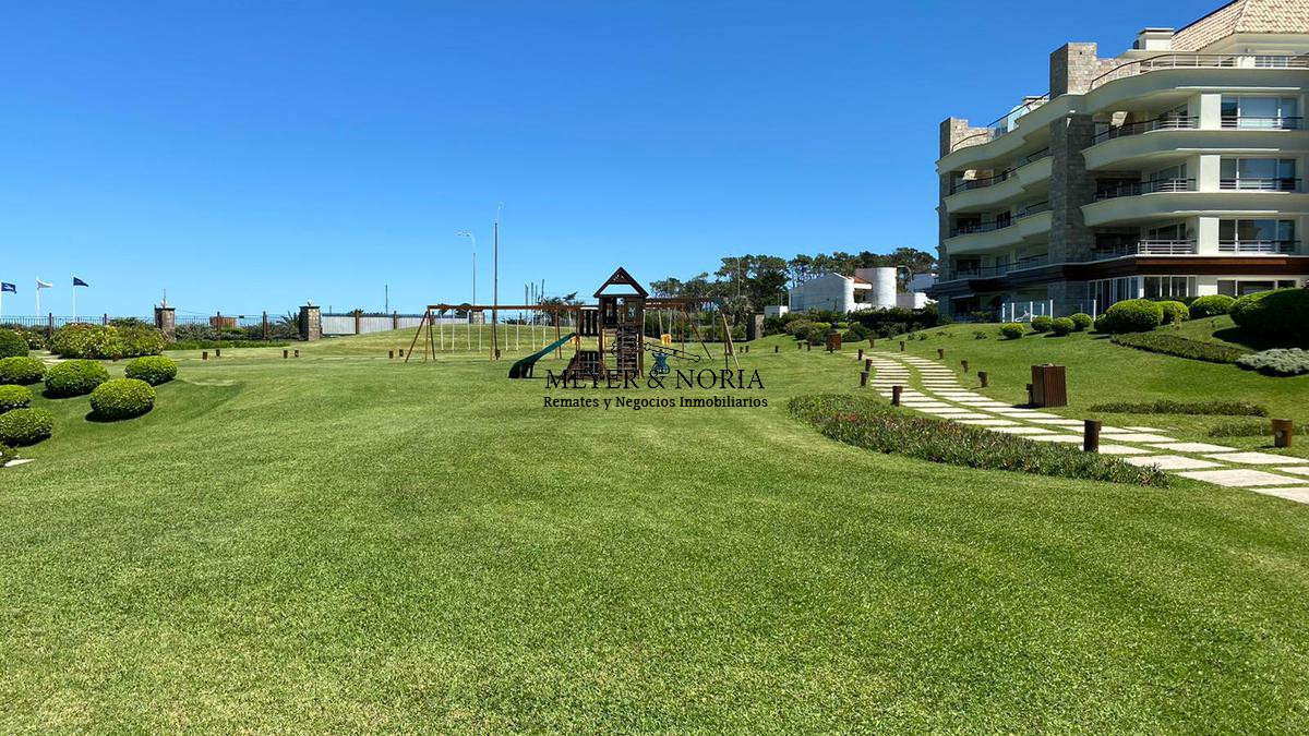 Apartamento ID.44 - Venta de apto alta gama. dos dormitorios, todos los servicios 