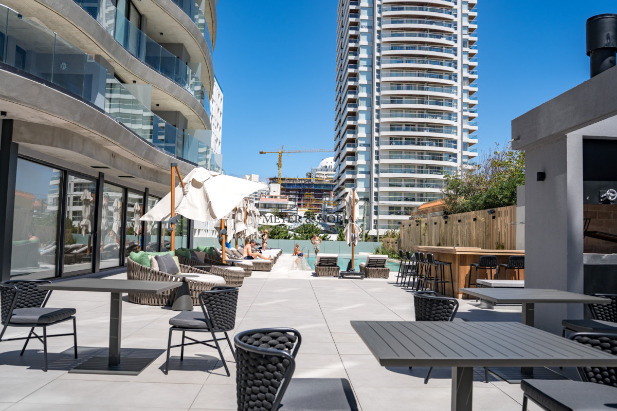 Apartamento ID.126 - Apartamento de 2 dormitorios con vista al mar, Punta del Este Playa Brava