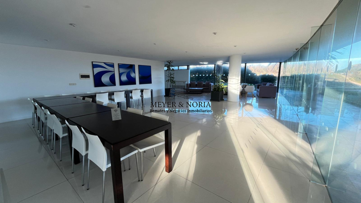 Apartamento ID.51 - Apto en Playa Brava, 3 suite mas dep y baño de servio, terraza con parrillero, servicios