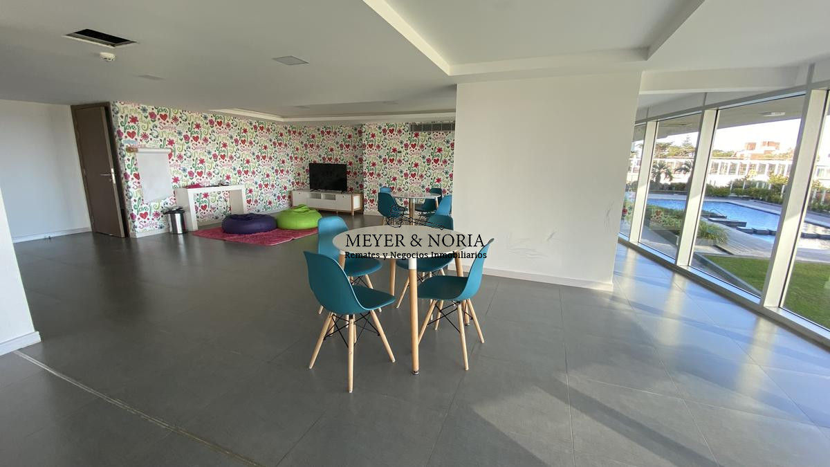 Apartamento ID.8 - Departamento, 2 dormitorios dep, con parrillero y servicios- Playa Brava