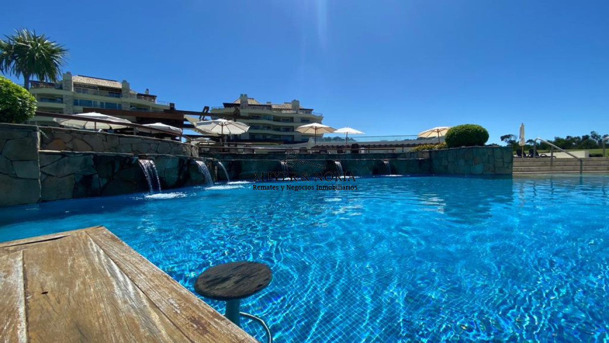Apartamento ID.44 - Venta de apto alta gama. dos dormitorios, todos los servicios 