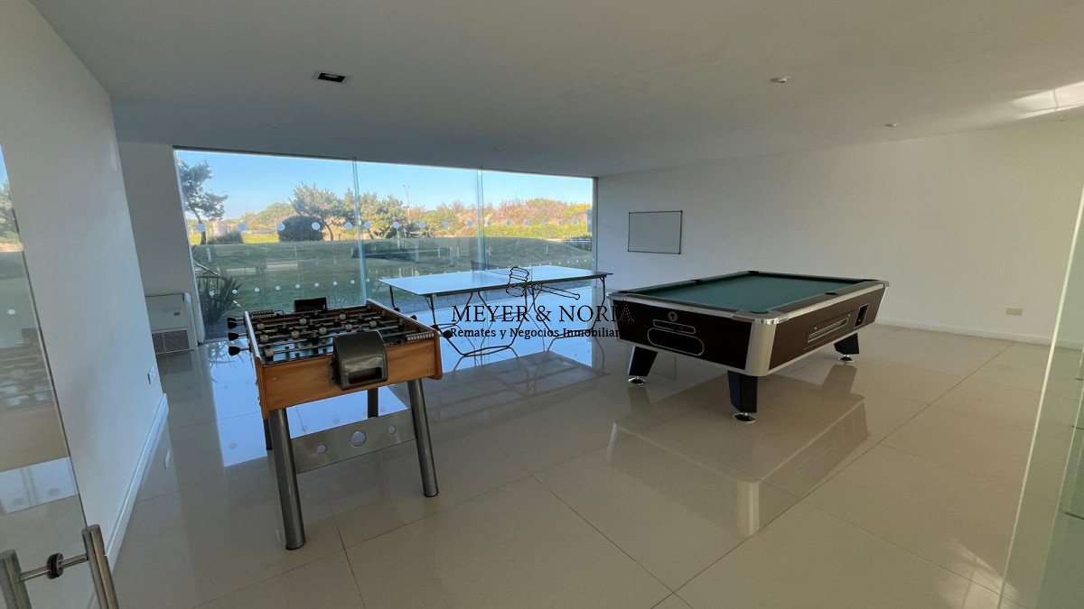 Apartamento ID.51 - Apto en Playa Brava, 3 suite mas dep y baño de servio, terraza con parrillero, servicios