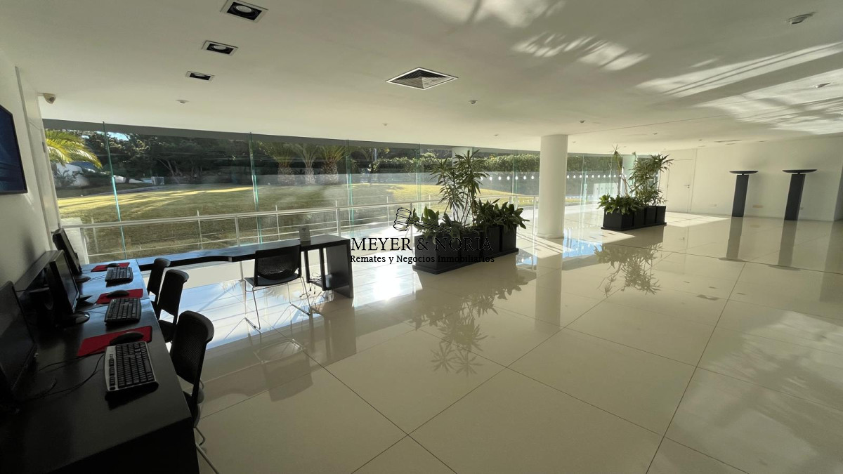Apartamento ID.51 - Apto en Playa Brava, 3 suite mas dep y baño de servio, terraza con parrillero, servicios