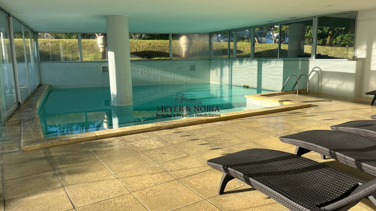 Apartamento ID.51 - Apto en Playa Brava, 3 suite mas dep y baño de servio, terraza con parrillero, servicios