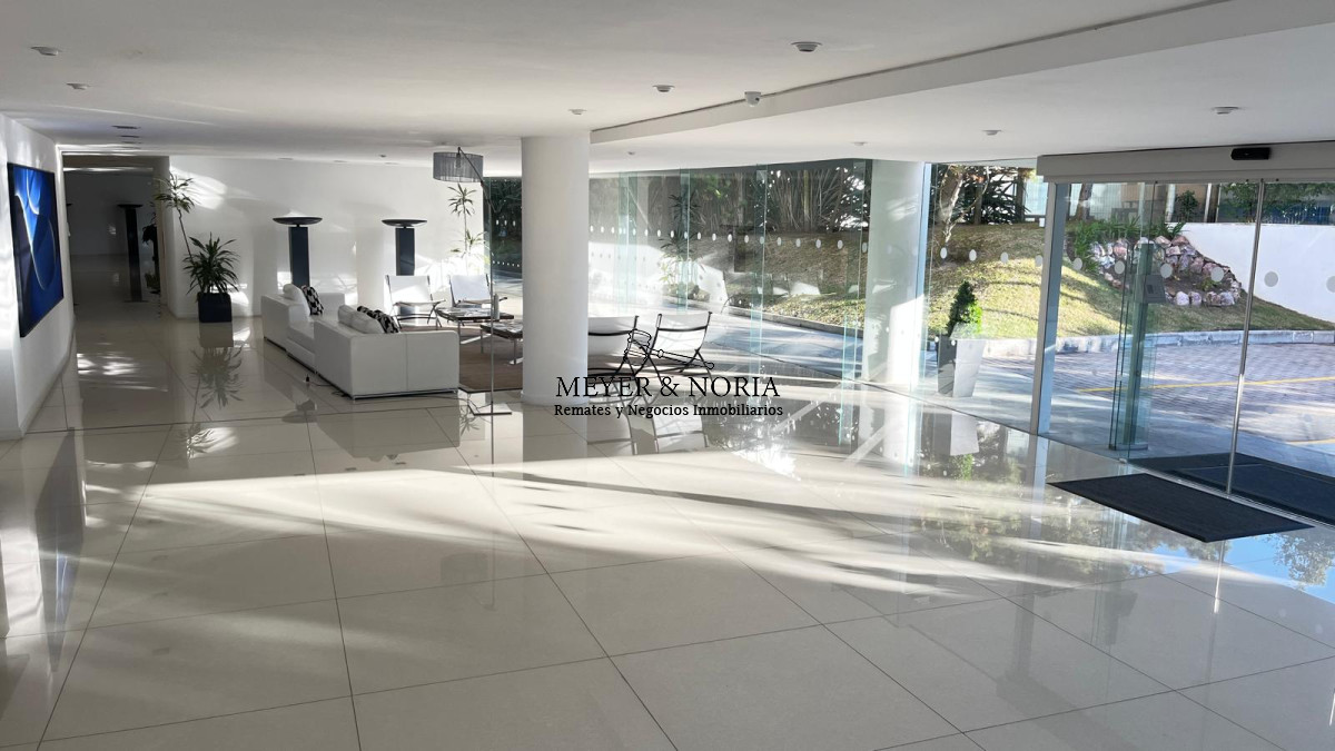 Apartamento ID.51 - Apto en Playa Brava, 3 suite mas dep y baño de servio, terraza con parrillero, servicios