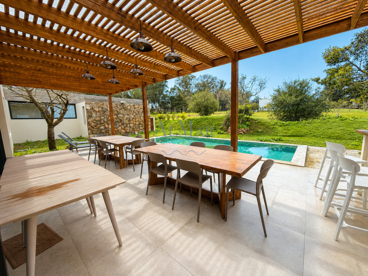 Casa ID.33 - Exclusiva Casa en venta Punta Ballena La Jacinta 4 dormitorios piscina terreno 1100 m²