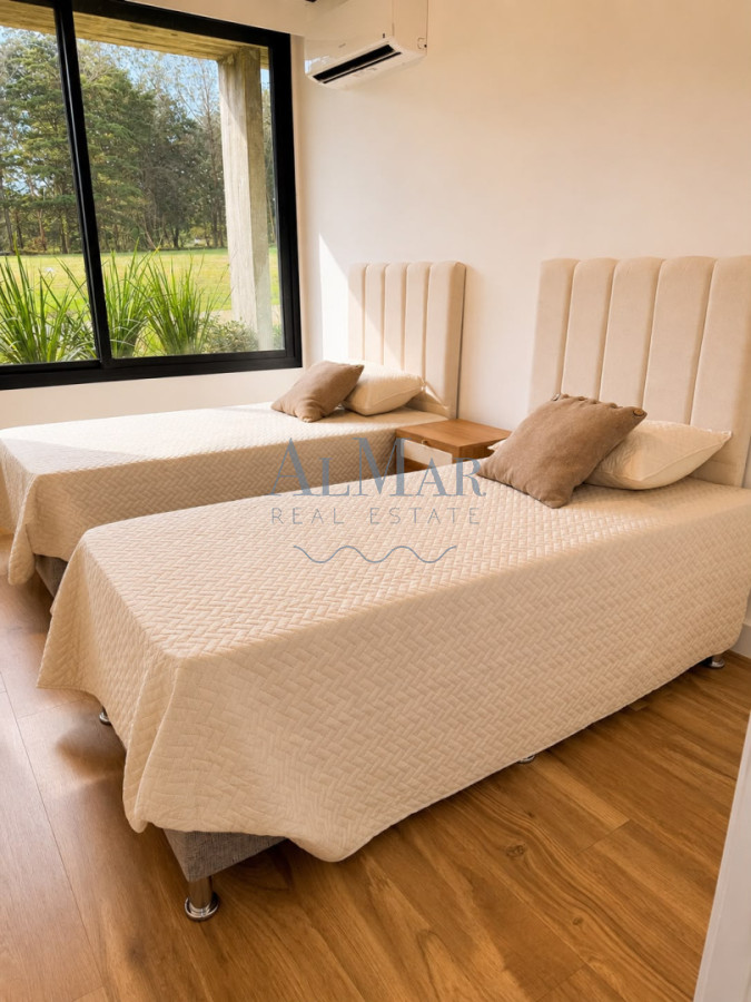 Casa ID.33 - Exclusiva Casa en venta Punta Ballena La Jacinta 4 dormitorios piscina terreno 1100 m²