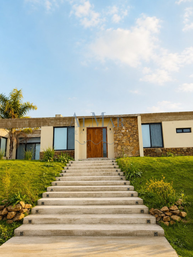Casa ID.33 - Exclusiva Casa en venta Punta Ballena La Jacinta 4 dormitorios piscina terreno 1100 m²