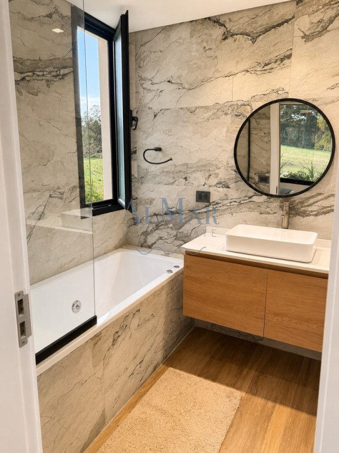 Casa ID.33 - Exclusiva Casa en venta Punta Ballena La Jacinta 4 dormitorios piscina terreno 1100 m²
