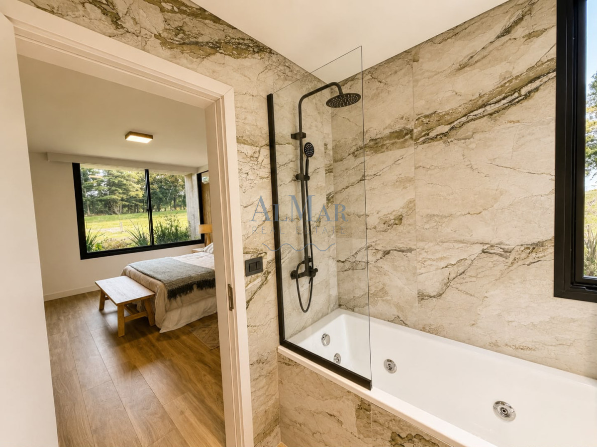 Casa ID.33 - Exclusiva Casa en venta Punta Ballena La Jacinta 4 dormitorios piscina terreno 1100 m²