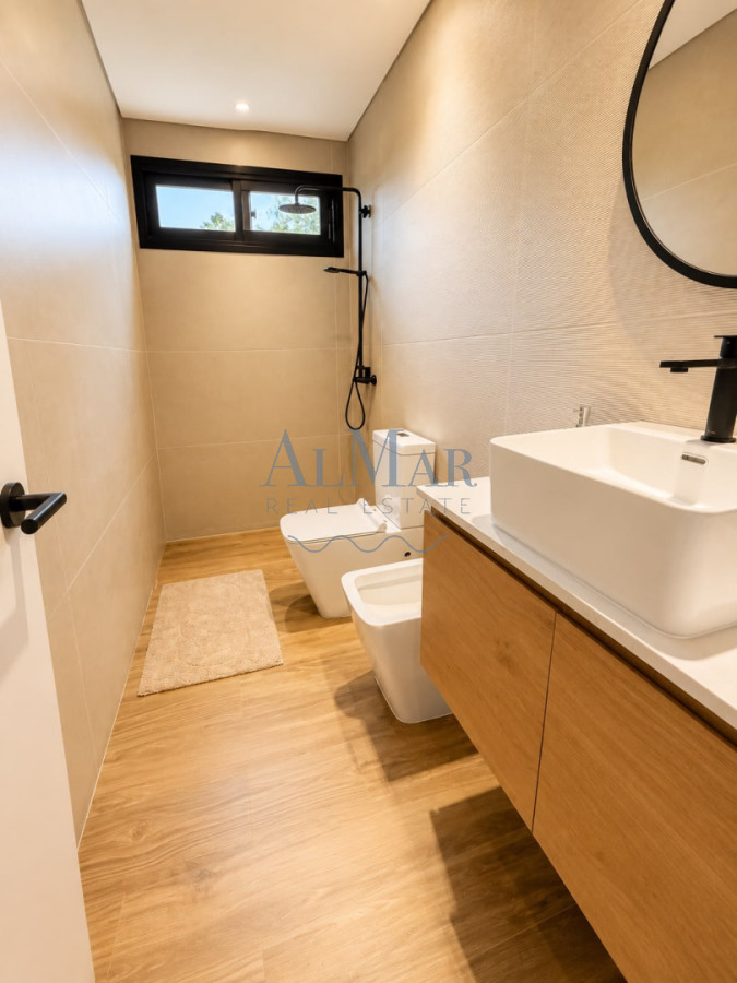 Casa ID.33 - Exclusiva Casa en venta Punta Ballena La Jacinta 4 dormitorios piscina terreno 1100 m²