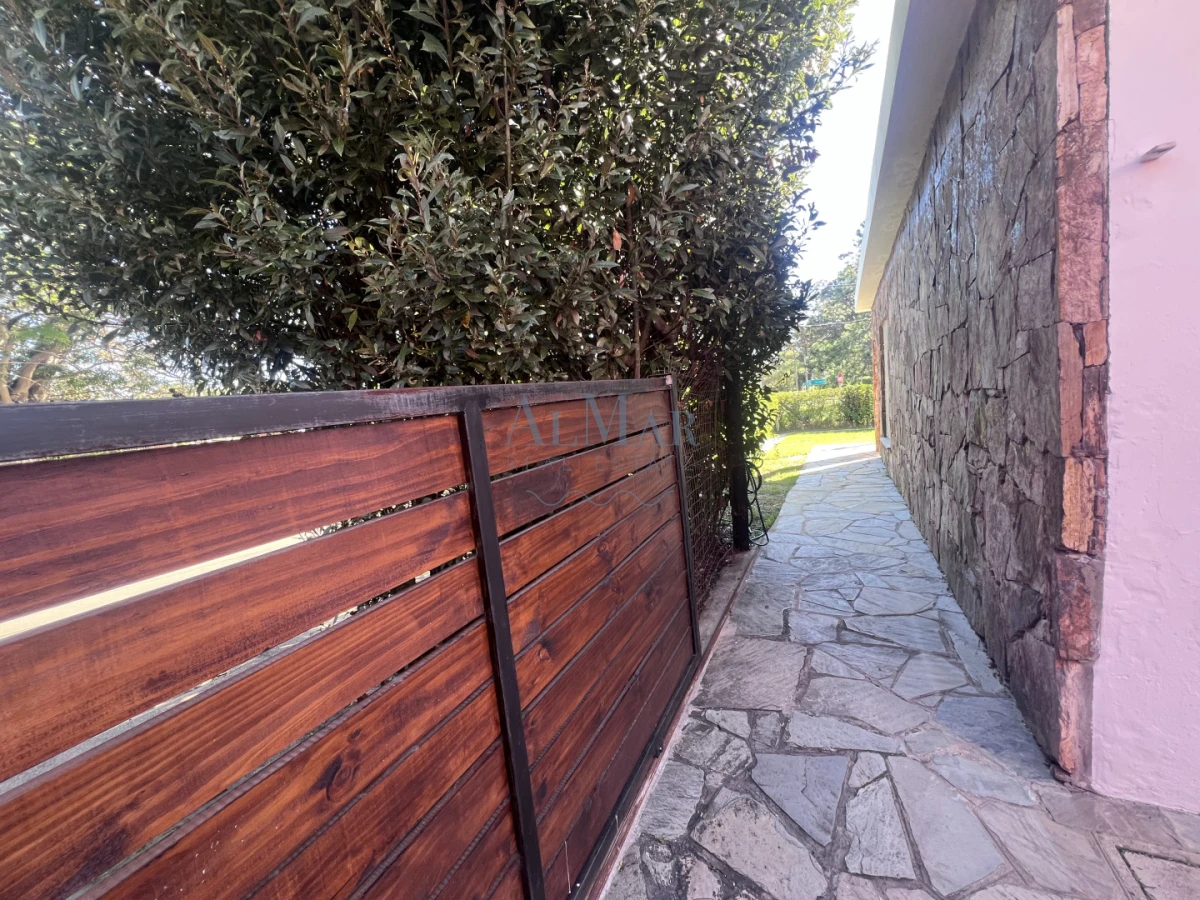 Casa ID.31 - Venta casa 2 dormitorios zona Pinares