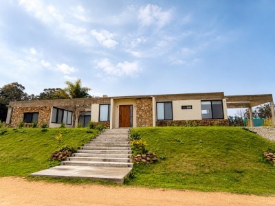 Exclusiva Casa en venta Punta Ballena La Jacinta 4 dormitorios piscina terreno 1100 m²