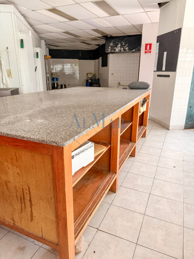 Local Comercial ID.52 - Amplio Local Comercial en Península 