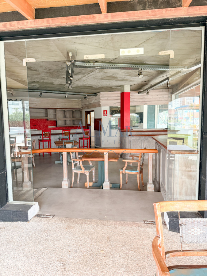 Local Comercial ID.52 - Amplio Local Comercial en Península 