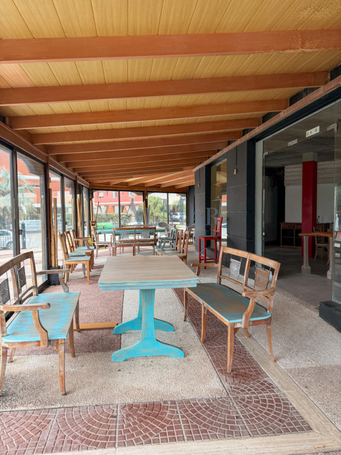 Local Comercial ID.52 - Amplio Local Comercial en Península 