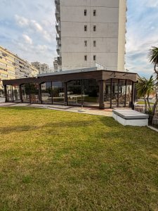 Amplio Local Comercial en Península 